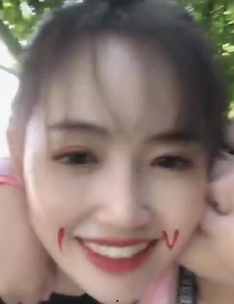 娱乐吃瓜酱20岁长不大,娱乐吃瓜酱的青春奇遇记